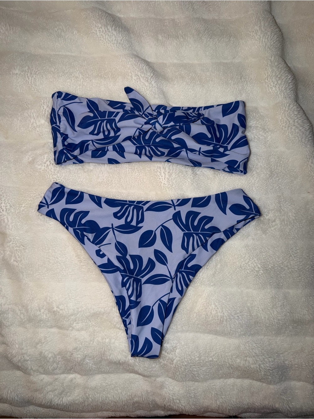 4 pairs of bikinis